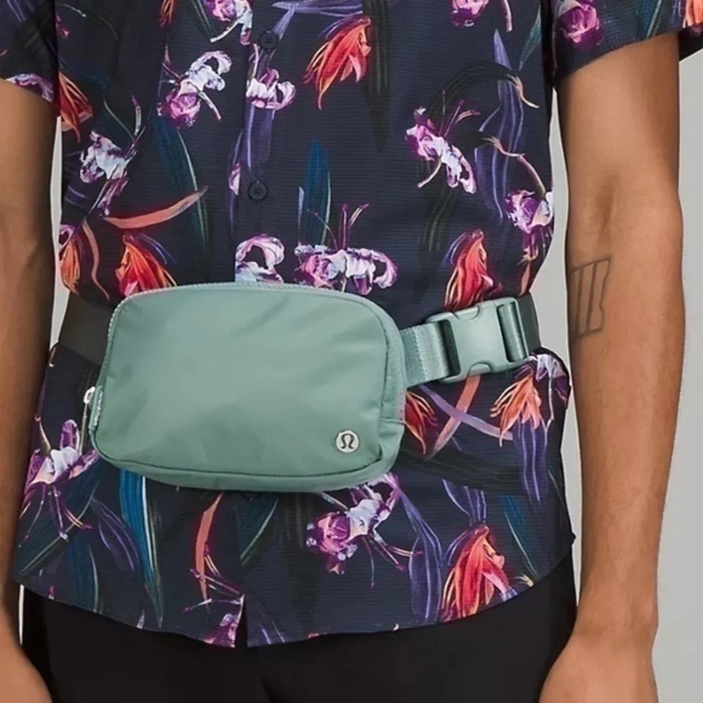 Lululemon EVERYWHERE BELT BAG tidewater teal. - Picture 5 of 6